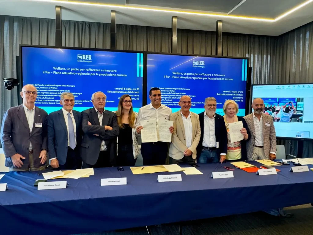 Piano rinnovato per gli anziani in Emilia-Romagna: al centro la sanità territoriale.