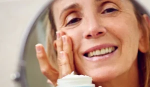 La cosmetica anti-age di nuova generazione: prevenzione, scienza e nuovi ingredienti