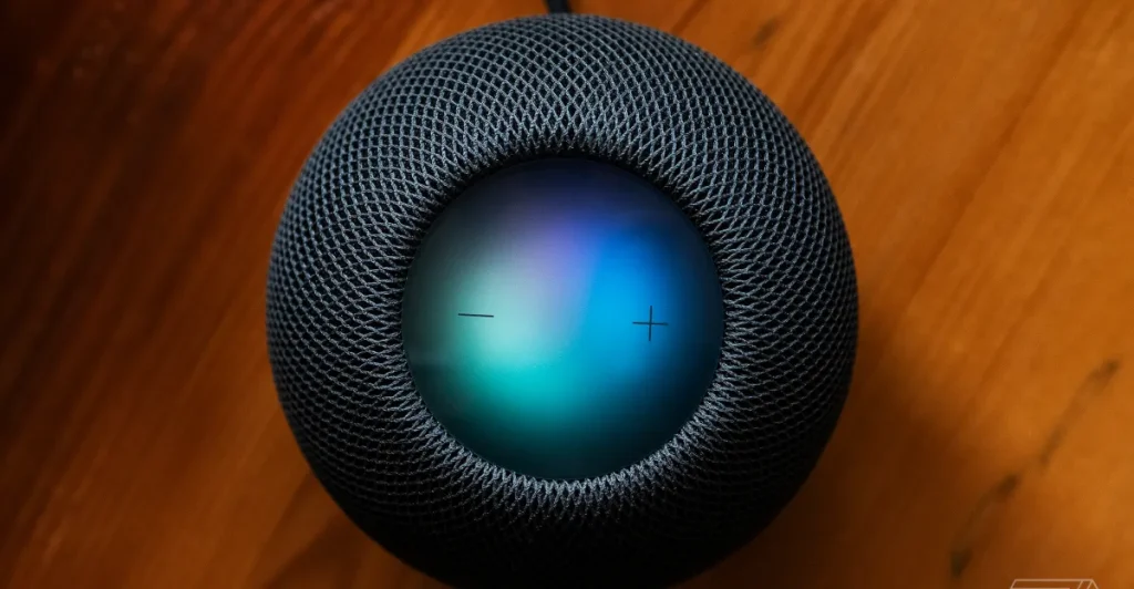 Il nuovo HomePod di Apple sfida Google e Amazon nel mercato degli smart speaker.