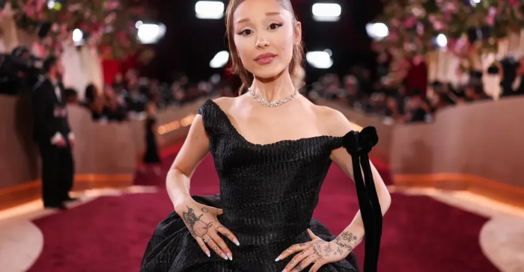 Ariana Grande denuncia hacker responsabili della fuga di brani e video per anni.