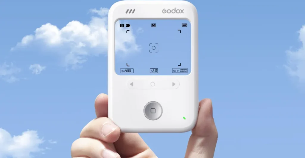 Compatta e innovativa: questa fotocamera presenta uno schermo LCD trasparente come mirino.