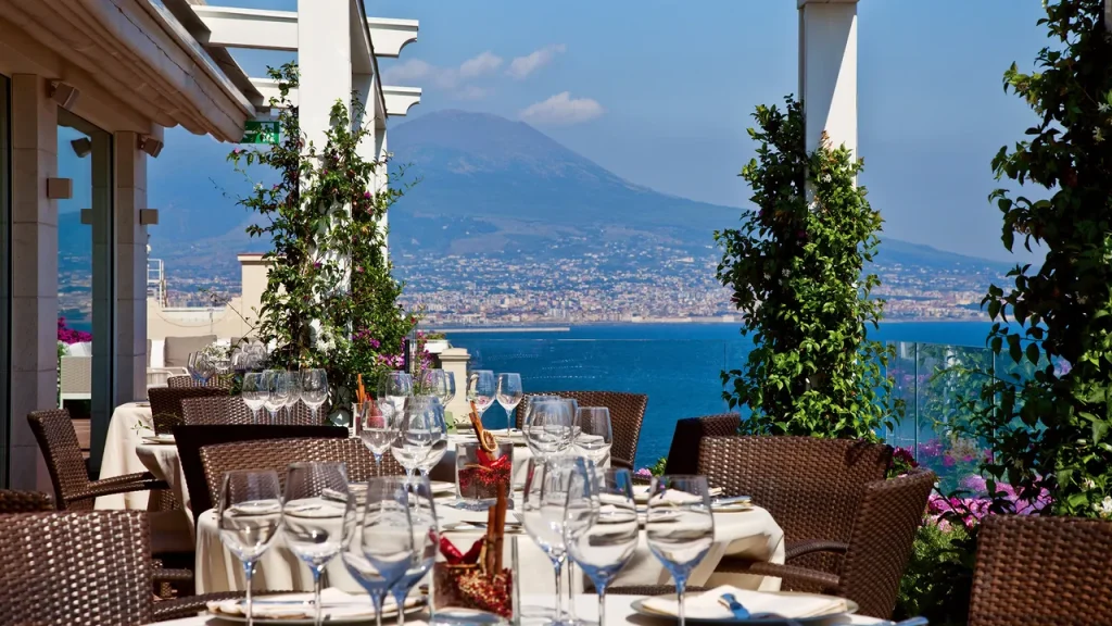 I migliori 9 hotel a Napoli per un soggiorno autentico e indimenticabile.