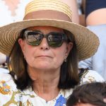 Carole Middleton incanta a Wimbledon con un elegante vestito floreale e comode sandali.