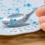 Dalla plastica al piatto: il viaggio invisibile delle microplastiche nell’ambiente