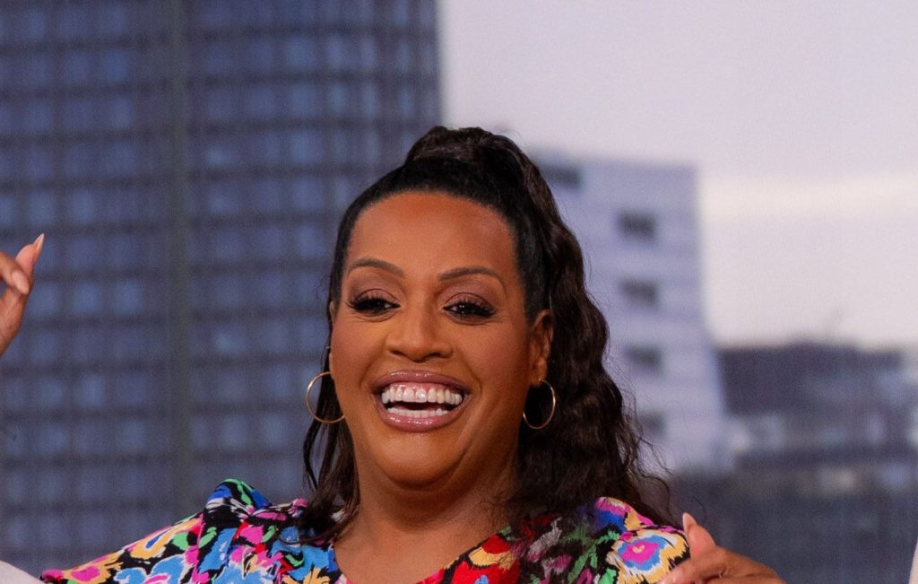 Scopri il vestito floreale Rixo di Alison Hammond in saldo: eleganza a metà prezzo!