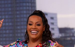 Scopri il vestito floreale Rixo di Alison Hammond in saldo: eleganza a metà prezzo!