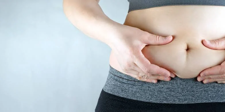 Come eliminare la pancetta: dall’alimentazione allo sport, le strategie più efficaci