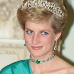 Il segreto di Lady Diana per un tocco speciale nei suoi capelli al palazzo.