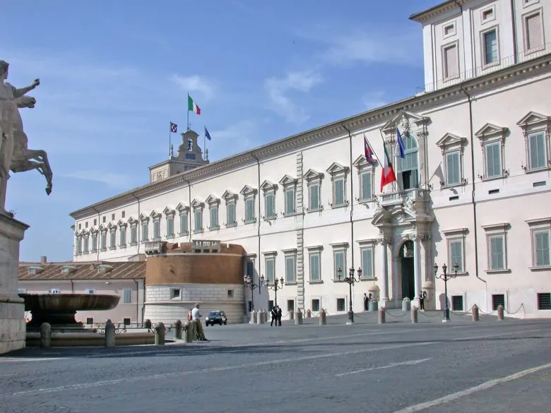 La DC convince Aldo Moro a dimettersi: stop al ddl sulla “materna statale”.