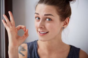 Trucco minimal: cosa non può mancare prima di uscire