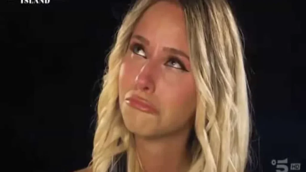 Ex Uomini e Donne stronca Soraya di Temptation Island: “Comportamento vergognoso”