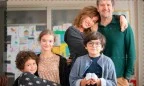 Tre di troppo su Canale 5, Stasera in TV del 6 luglio 2026