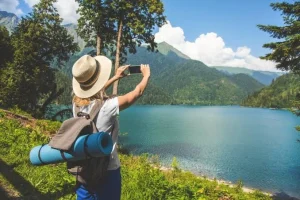 Viaggiare in modo consapevole: il nuovo lusso tra esperienze autentiche e sostenibilità