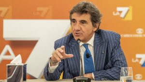 Urbano Cairo apre a Myrta Merlino e sogna Maria De Filippi, retroscena su Barbara D’Urso