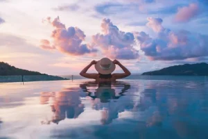Vacanze da sole: il nuovo trend del viaggio al femminile tra libertà e benessere