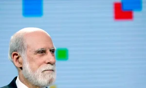 Il ‘Padre di Internet’ si ritira: una rivoluzione digitale giunge al termine.