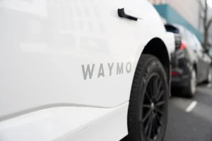 Feds chiedono alle aziende di veicoli autonomi di non ostacolare i soccorsi d’emergenza.