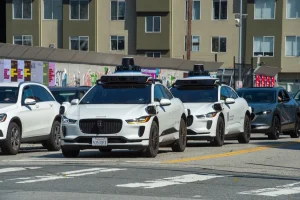 Sindaco di San Francisco chiede regole più severe dopo il fallimento del servizio Waymo.