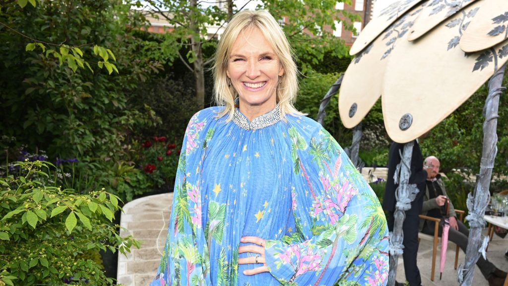 Jo Whiley’s sneakers: la scelta stylish che supera le classiche adidas già viste.