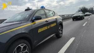 Fermato alla stazione degli autobus di Padova con mezzo kg di hashish, arrestato