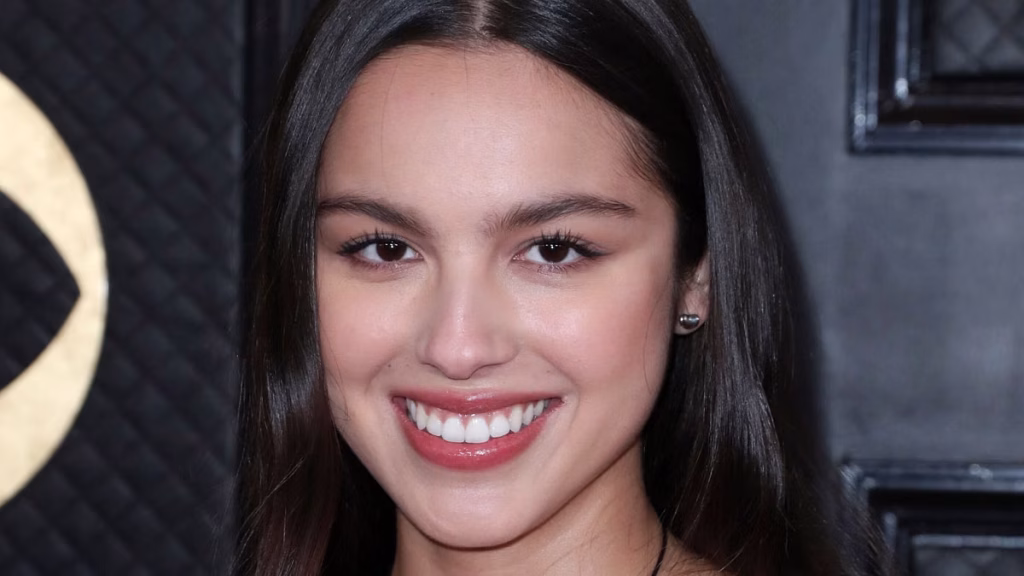 Olivia Rodrigo dona il cuore d’oro: copre le tasse universitarie di una studentessa fortunata.