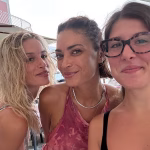 Procida: Elodie e Franceska Nuredini innamorati tra gli scorci della Corricella