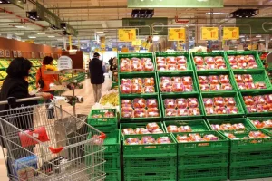 Con il caldo cresce il consumo di frutta nel carrello degli italiani