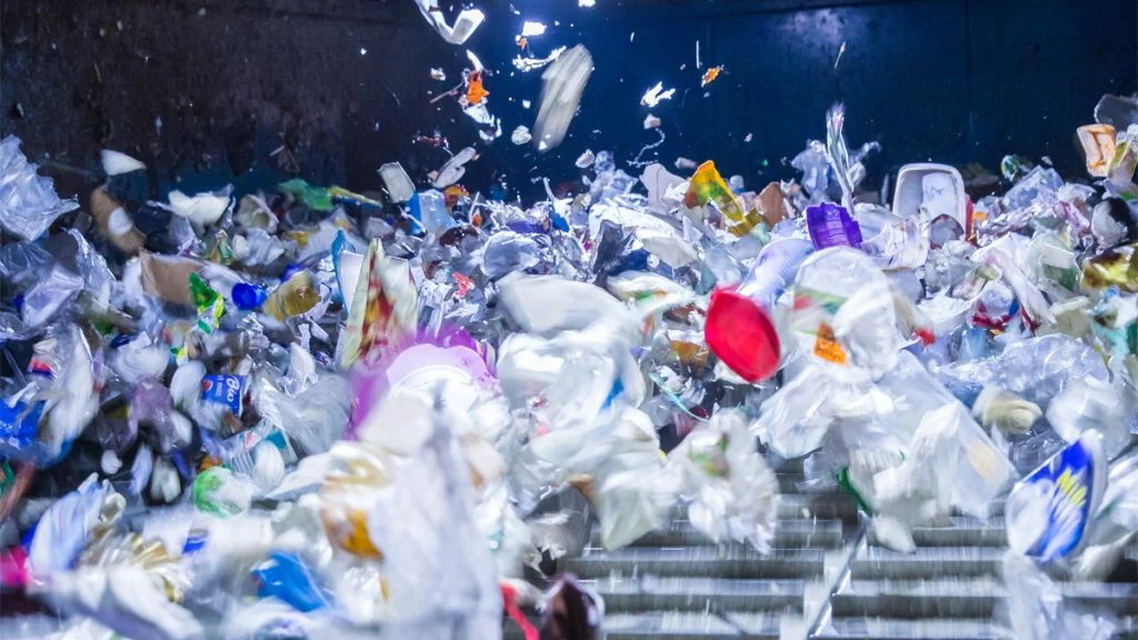 Plastiche in Sardegna: 2.700 tonnellate di nuova capacità per stoccaggio temporaneo.