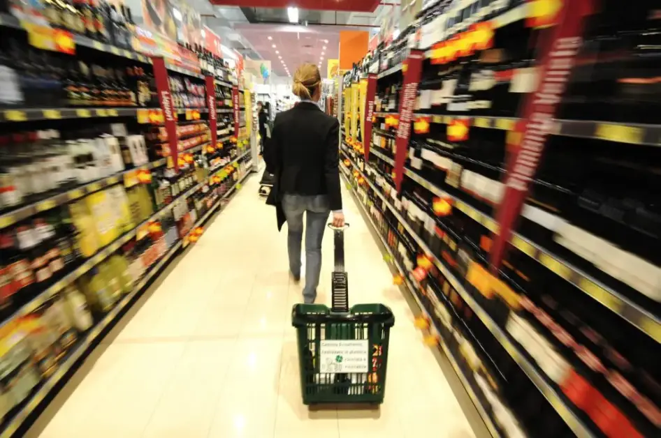 Consumi in evoluzione: cresce la spesa per servizi e tempo libero in Italia