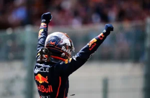 F1, Max Verstappen rinnova con la Red Bull sino al 2030