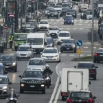Codice della strada, dalla patente a 17 anni alla stretta per chi viaggia senza assicurazione: le novità allo studio