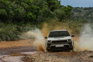 Nuova Jeep Compass 4xe scopre luoghi inaccessibili