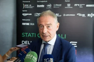 Ex Ilva, Urso: Federacciai valuta proposta mentre la produzione continua a crescere