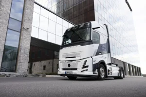 Volvo lancia un camion in edizione speciale per celebrare il suo centenario
