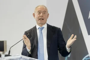 Urso “Una social card per la benzina? Allo studio misure selettive”