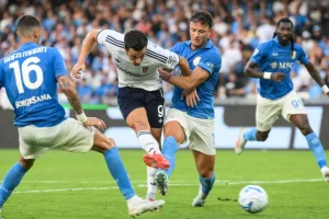 Baturina e Douvikas piegano il Napoli al Maradona, vince il Como 2-1