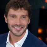 Stefano De Martino trasforma Sanremo Giovani: solo il vincitore parteciperà ai Big nel 2027.