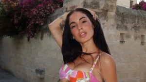 Giulia De Lellis: “C’è chi mi considera ancora stupida, ma non mi ferma.”