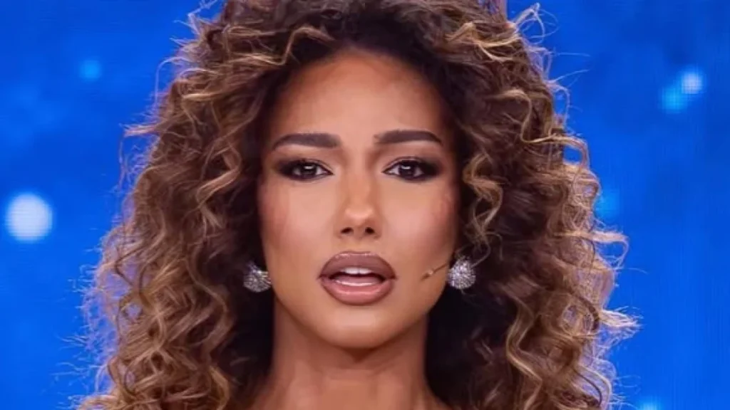 Samira Lui posticipa le nozze: possibile coinvolgimento di Pier Silvio Berlusconi?