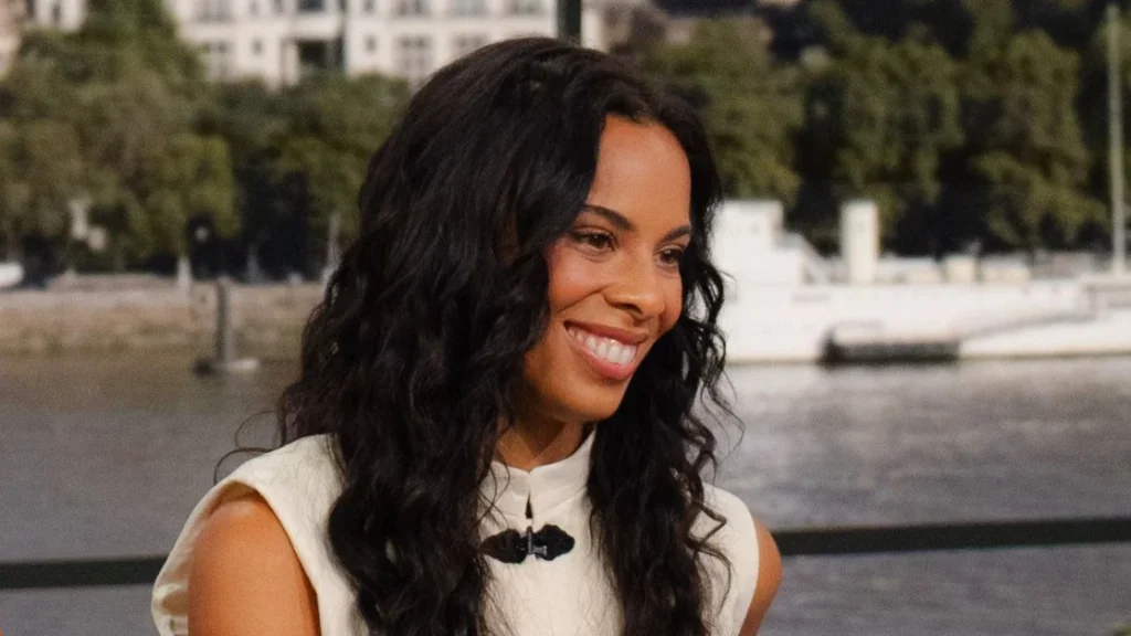 Rochelle Humes sfoggia il gilet Zara da 55£, l’aggiornamento perfetto per i jeans autunnali.