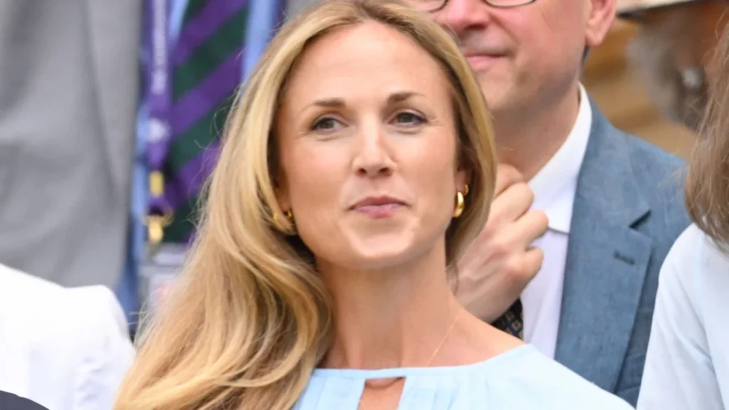 Eleganza e versatilità: il co-ord azzurro di Harriet Phillips è la scelta perfetta per ogni occasione.