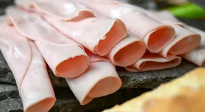 Mortadella ritirata: rischio listeriosi, scopri quali marche evitare nei supermercati.