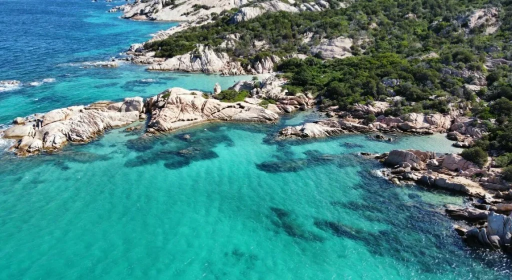 Ferragosto 2023: le destinazioni preferite dagli italiani e le sorprese nei prezzi delle vacanze.
