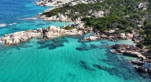 Ferragosto 2023: le destinazioni preferite dagli italiani e le sorprese nei prezzi delle vacanze.