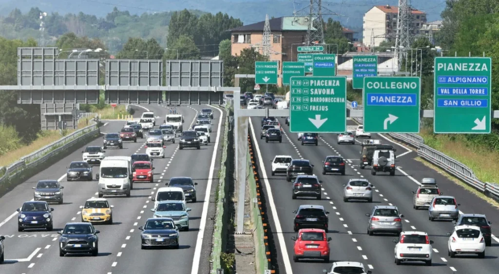 Traffico da incubo per Ferragosto: verifica le strade più affollate e pianifica il viaggio.