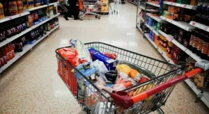 Supermercati aperti a Ferragosto: orari di Conad, Esselunga, Lidl e altre catene.