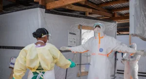 Allerta Ebola in Congo: oltre 5.500 casi e 2.642 morti, Oms avverte «Momento cruciale»