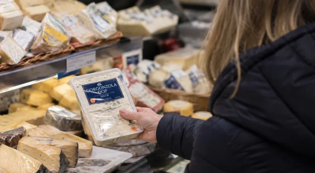 Allerta Gorgonzola: rischio listeria, consumo sconsigliato per alcuni lotti specifici.