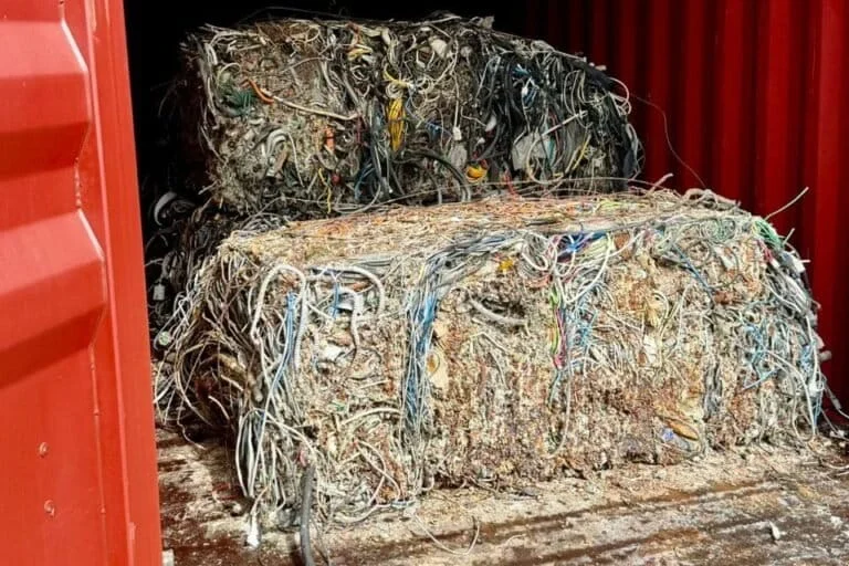 Malaysian authorities vietano importazioni di e-waste per combattere il commercio tossico.