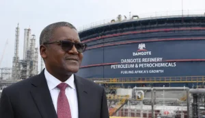 Attivisti ambientali in Kenya protestano contro la raffineria di un miliardario.